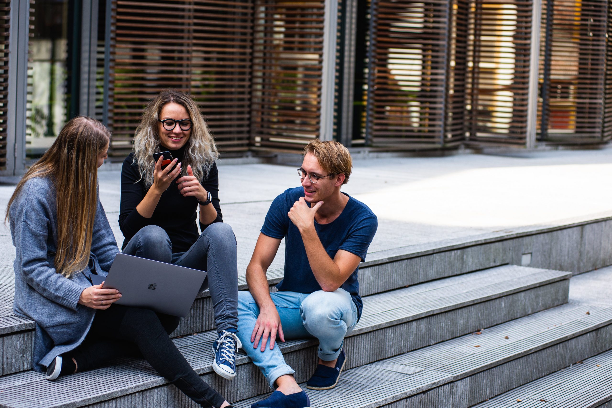 students disussion on english language course